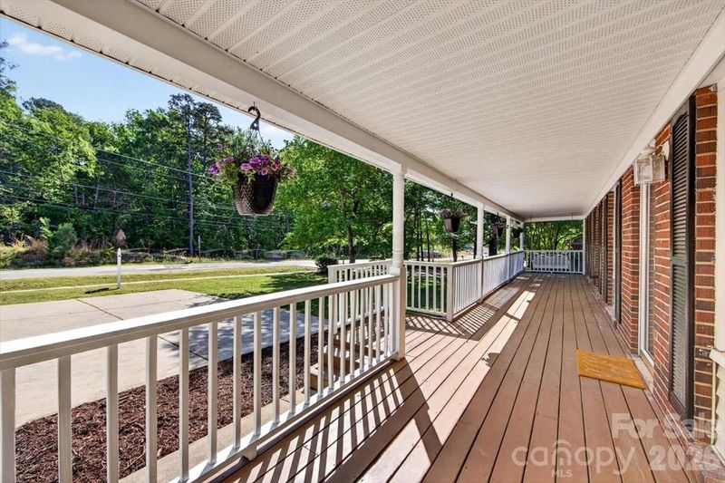 900 E John St, Matthews, NC 28105