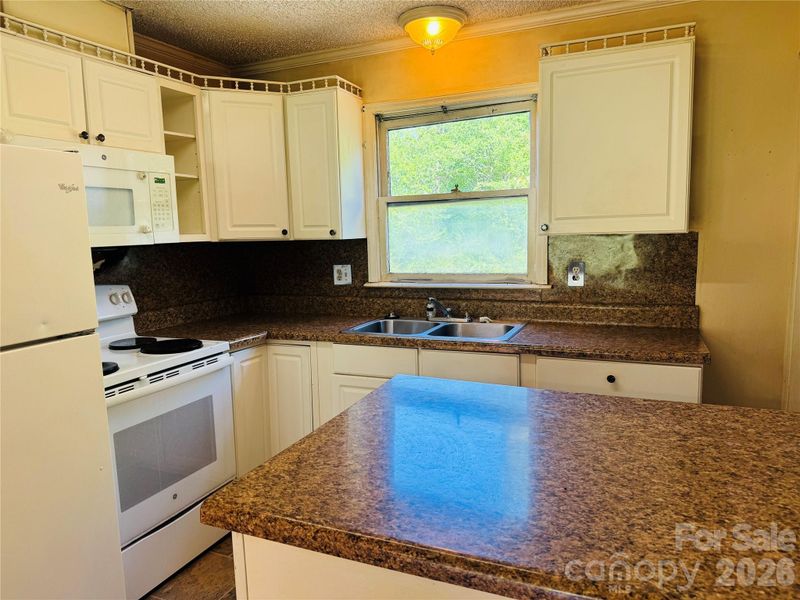 448 Tot Dellinger Rd, Cherryville, NC 28021