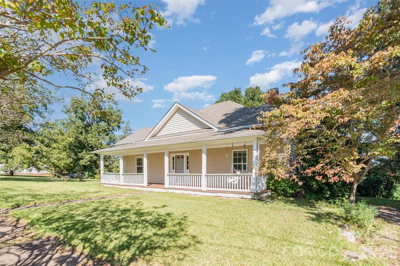 4030 Peachtree St, Hickory Grove, SC 29717