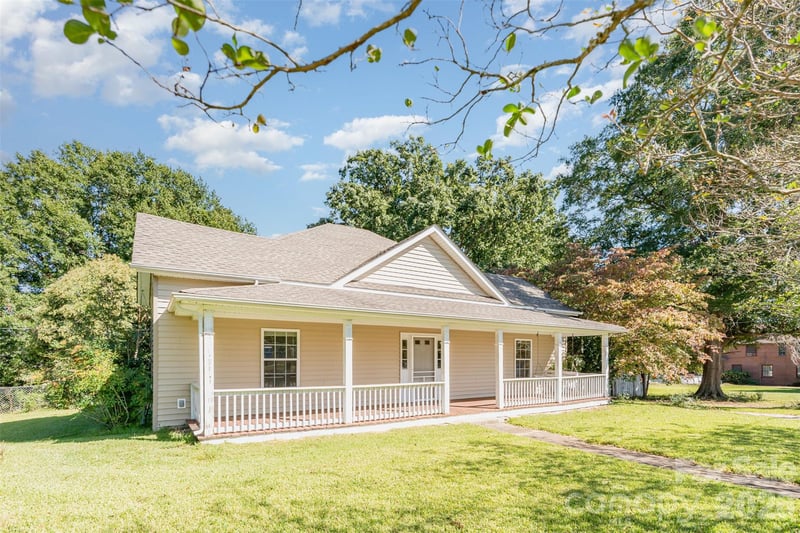 4030 Peachtree St, Hickory Grove, SC 29717