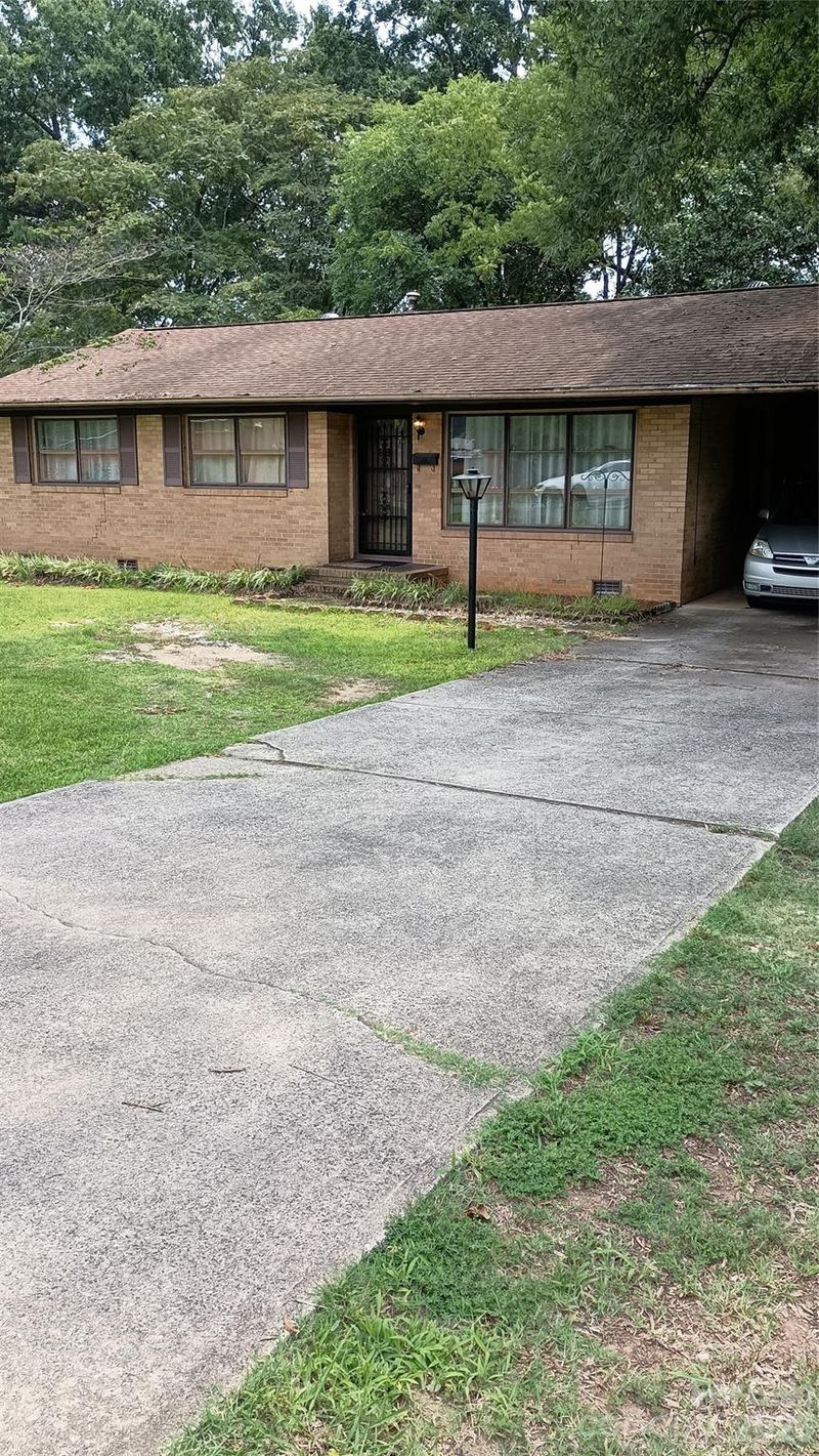 419 S Church St, Lowell, NC 28098
