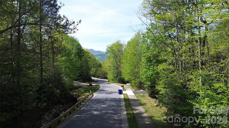 205 Settings Blvd, Black Mountain, NC 28711