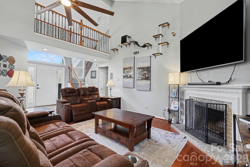 8700 Heather View Ct, Charlotte, NC 28216