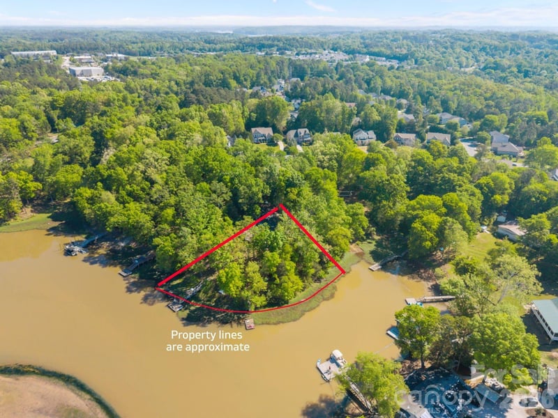 405 Carroll Cv, Lake Wylie, SC 29710