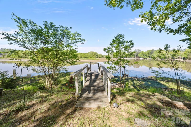 405 Carroll Cv, Lake Wylie, SC 29710