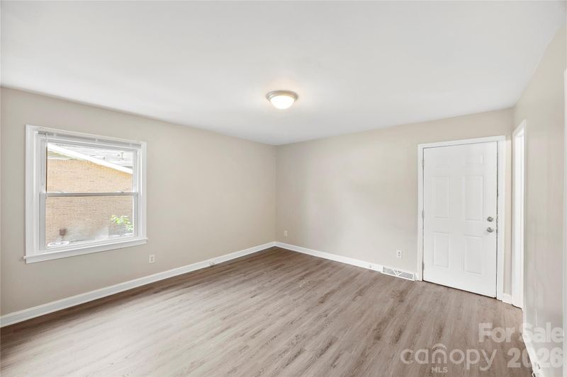 7001 Crossridge Rd, Charlotte, NC 28214