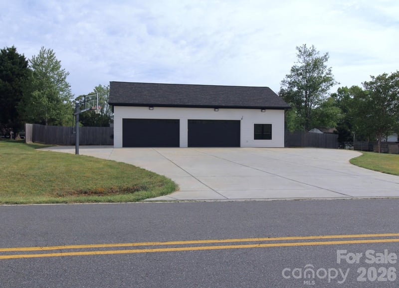 2555 Belshire Dr, Conover, NC 28613