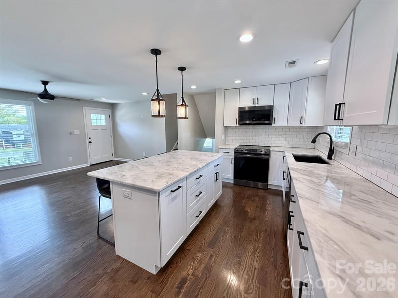 2555 Belshire Dr, Conover, NC 28613