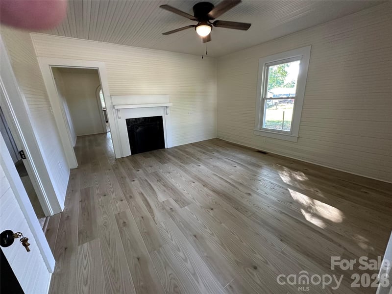 919 Orangewood St, Kannapolis, NC 28081