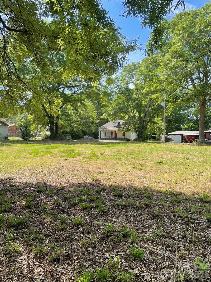 510 E Holly St, Dallas, NC 28034