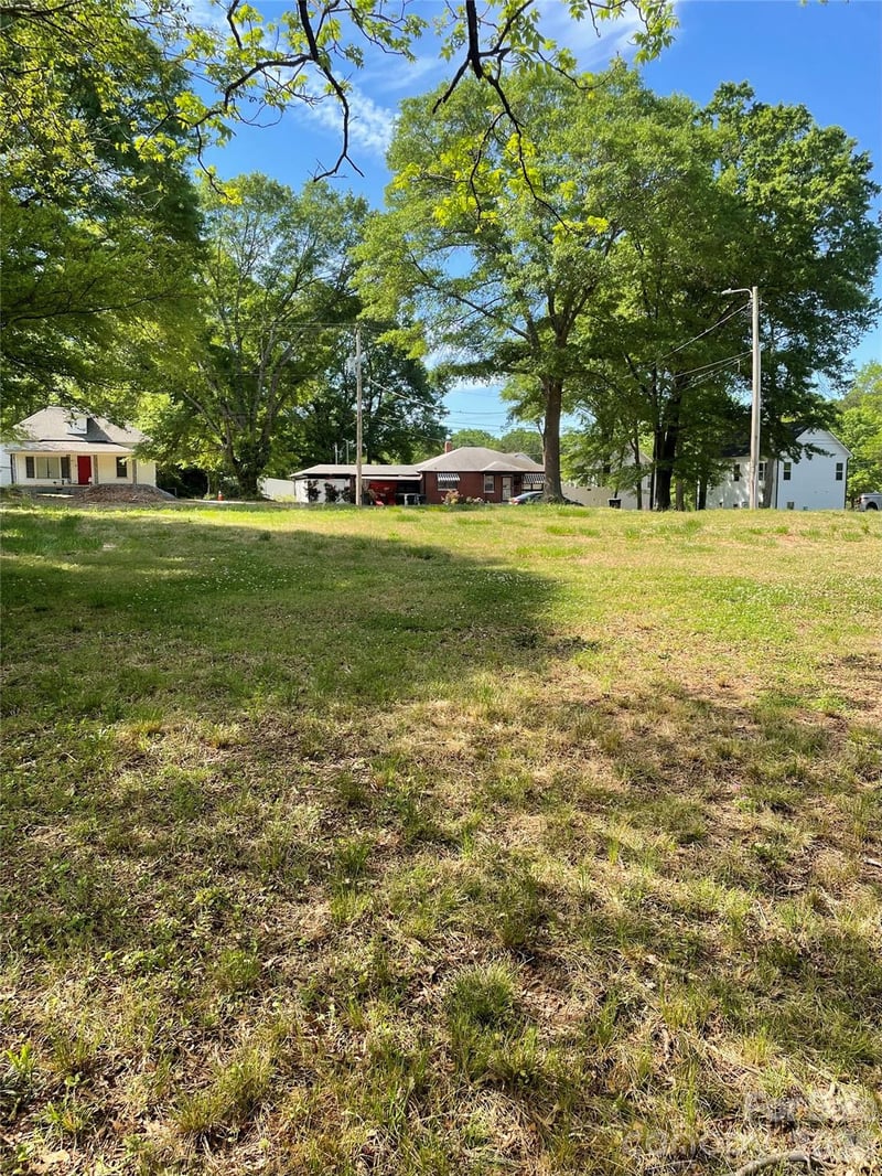 510 E Holly St, Dallas, NC 28034