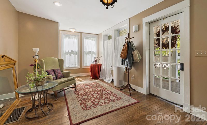 79 Walnut St, Hot Springs, NC 28743