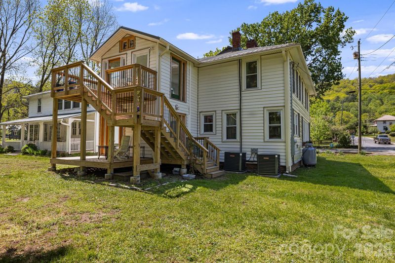 79 Walnut St, Hot Springs, NC 28743