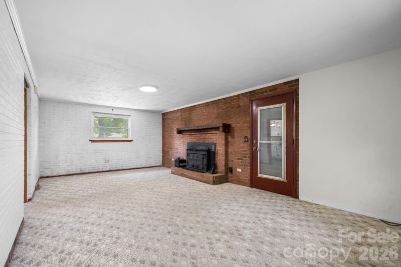1341 26th St SW, Hickory, NC 28602