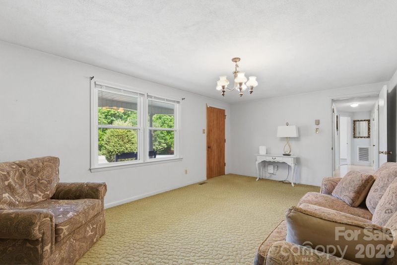 1480 21st St NE, Hickory, NC 28601