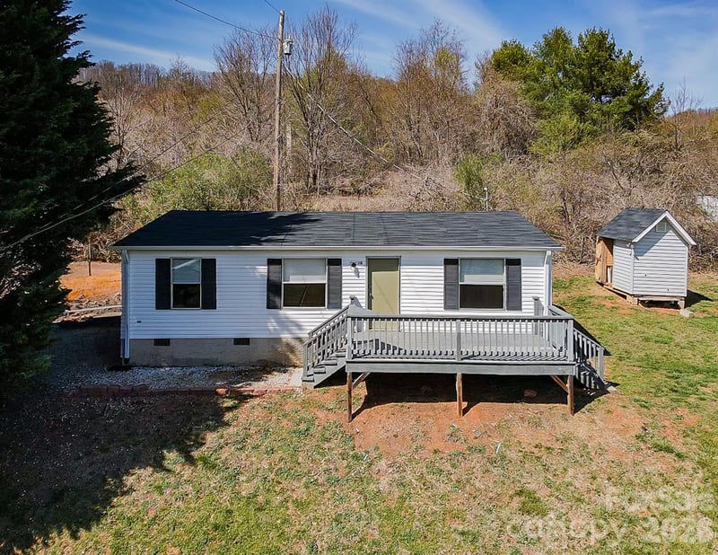 10 Lands End Dr, Candler, NC 28715