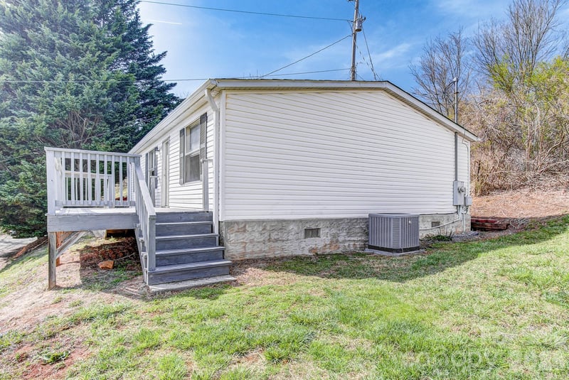 10 Lands End Dr, Candler, NC 28715