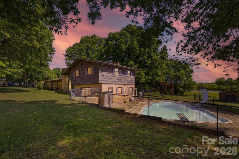 3634 Brookwood Dr, Maiden, NC 28650