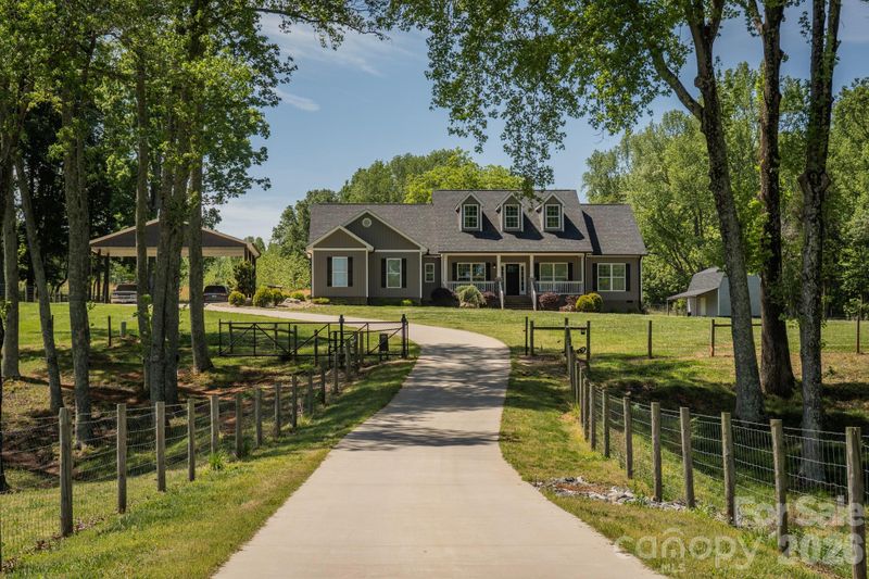 165 Lewis Farm Rd, Bessemer City, NC 28016