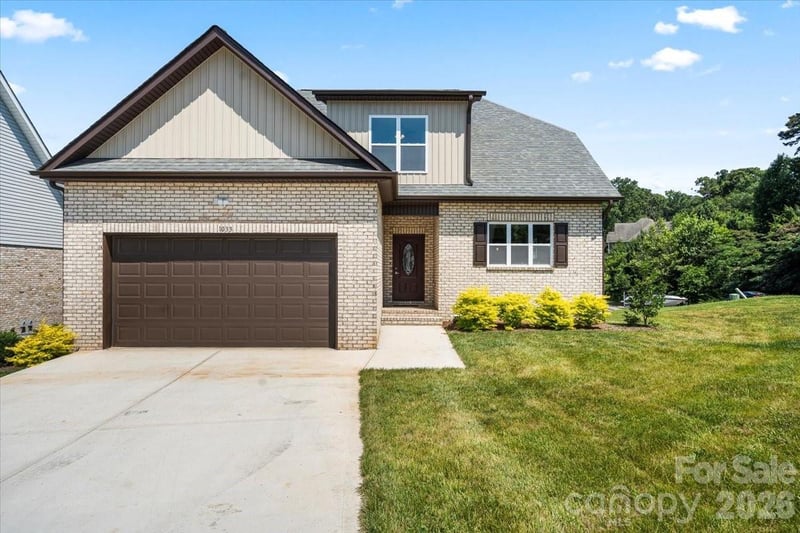 1033 12th Avenue Dr NW, Hickory, NC 28601