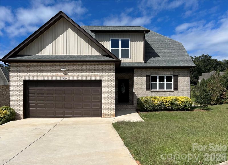 1033 12th Avenue Dr NW, Hickory, NC 28601
