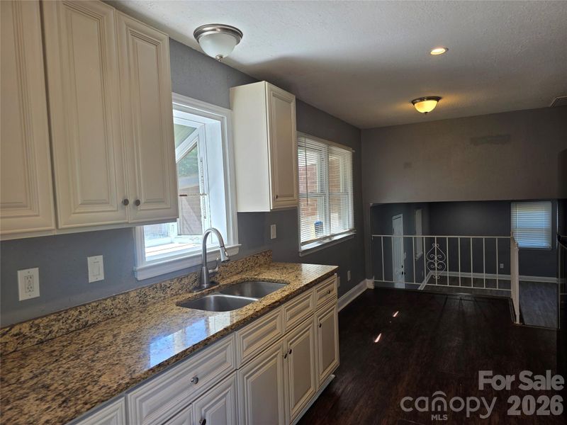 1524 Pondella Dr, Charlotte, NC 28213