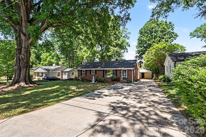 955 Hickory Nut St, Charlotte, NC 28205