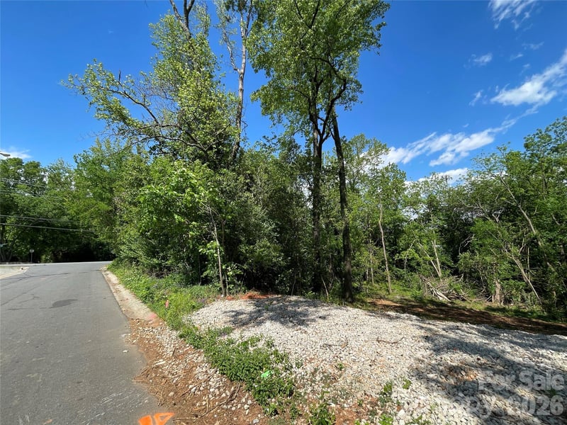 2913 Morning Dr, Charlotte, NC 28208
