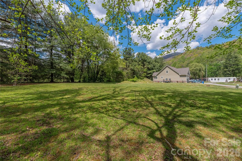 500 Sophie Rd, Maggie Valley, NC 28751