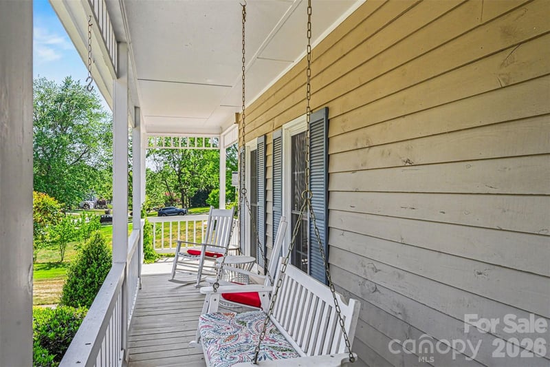 4051 Pinecrest Dr NE, Hickory, NC 28601