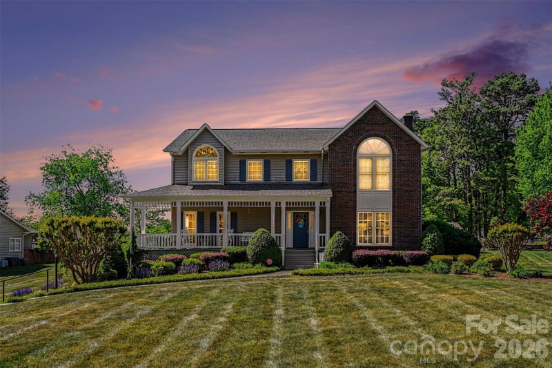 4051 Pinecrest Dr NE, Hickory, NC 28601