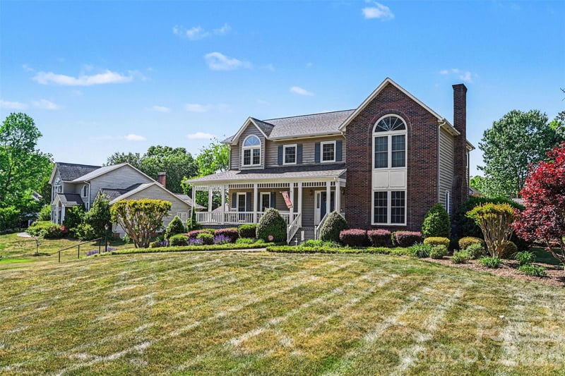 4051 Pinecrest Dr NE, Hickory, NC 28601