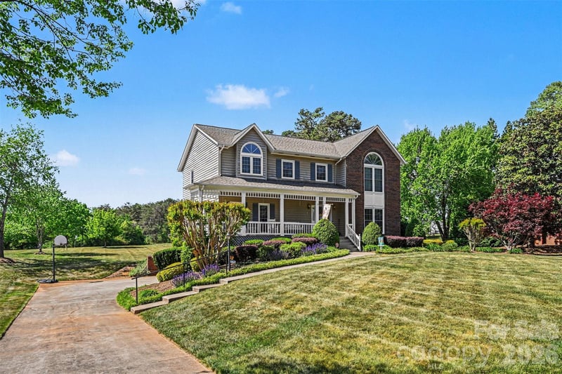 4051 Pinecrest Dr NE, Hickory, NC 28601
