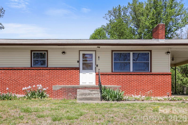 41 Hartshorn Dr, Candler, NC 28715