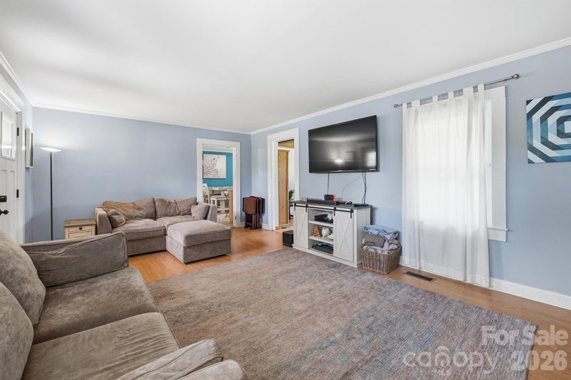 305 W 9th St, Newton, NC 28658