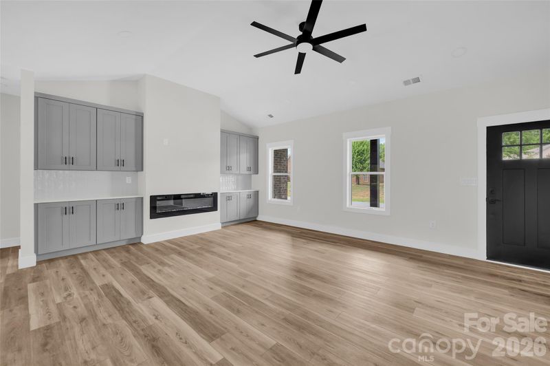 906 4th St NE, Conover, NC 28613