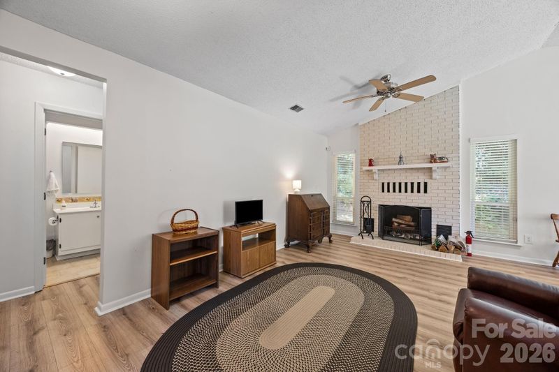 1057 Sardis Cove Dr, Charlotte, NC 28270