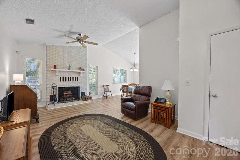 1057 Sardis Cove Dr, Charlotte, NC 28270
