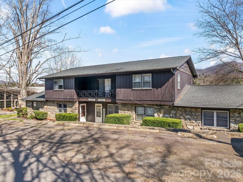 71 Maple St, Clyde, NC 28721
