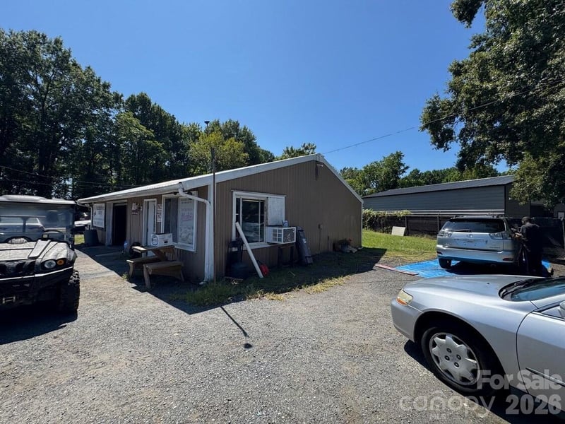 2225 W Sugar Creek Rd, Charlotte, NC 28262