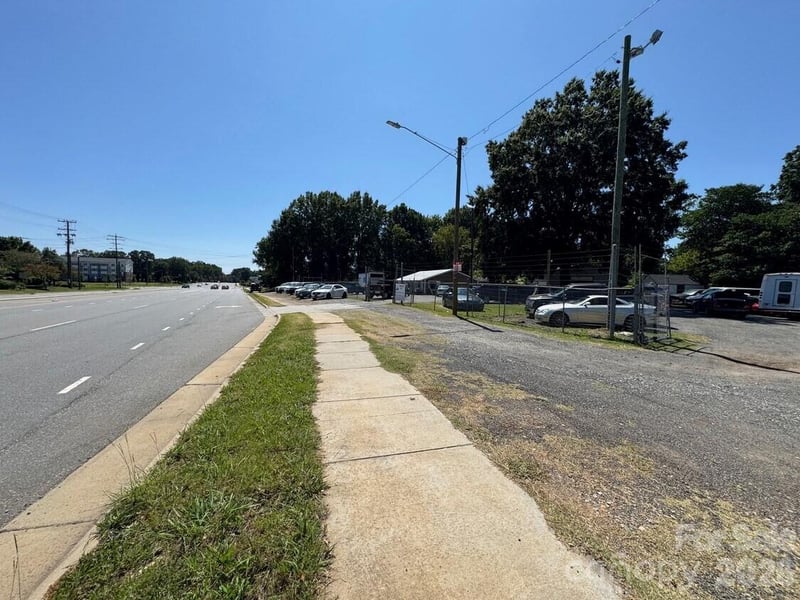 2225 W Sugar Creek Rd, Charlotte, NC 28262