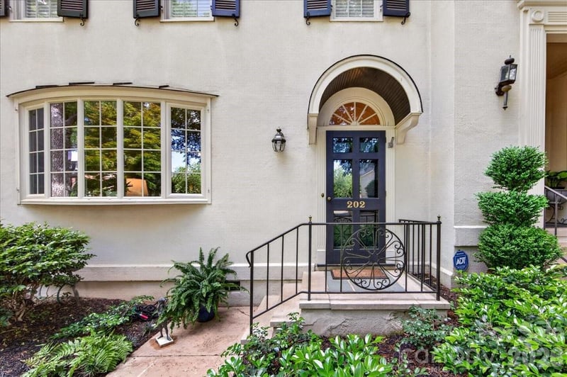202 Perrin Pl, Charlotte, NC 28207