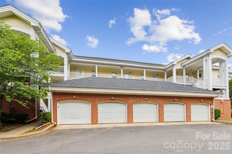 8923 Meadow Vista Rd, Charlotte, NC 28213