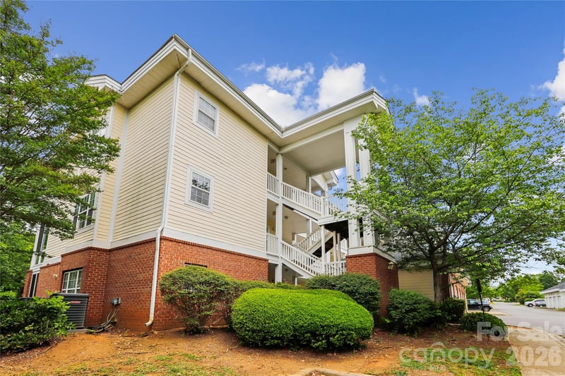 8923 Meadow Vista Rd, Charlotte, NC 28213