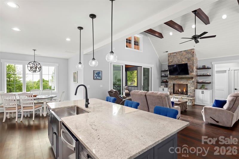 231 Tower Cir, Hendersonville, NC 28739