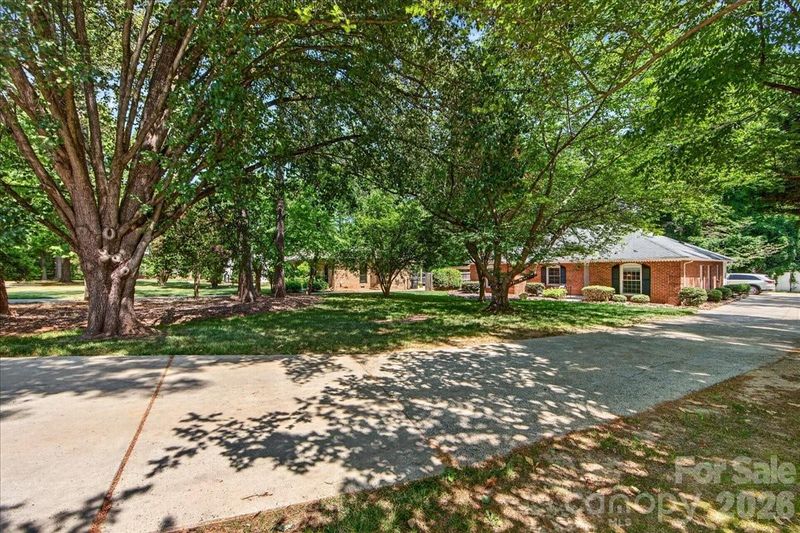 5017 Sharon View Rd, Charlotte, NC 28226