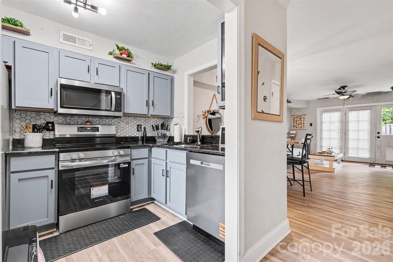 1201 Green Oaks Ln, Charlotte, NC 28205