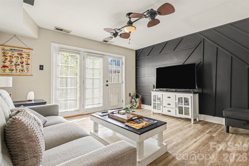 1201 Green Oaks Ln, Charlotte, NC 28205