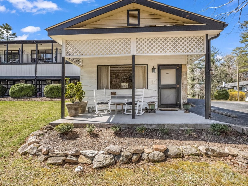 140 Old Mill Rd #214, Flat Rock, NC 28731