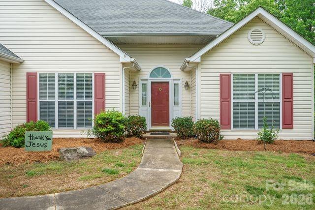 1236 Midlake Rd, Kannapolis, NC 28083